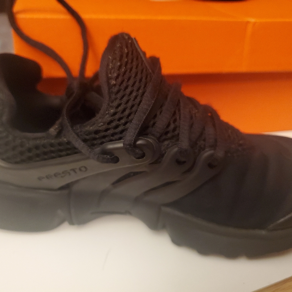 NIKE SNEAKERS